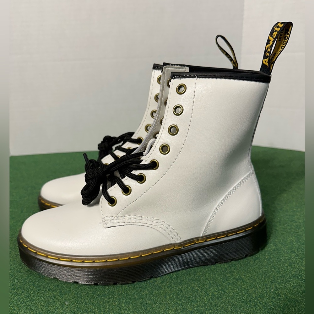Dr. Doc Martens Zavala Women’s Lace Up Combat Boots White Leather • NEW